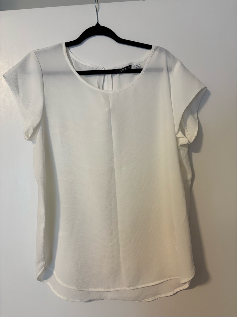 NWOT ONLY Chelsea & Violet Ivory Short Sleeve Round Neck Blouse